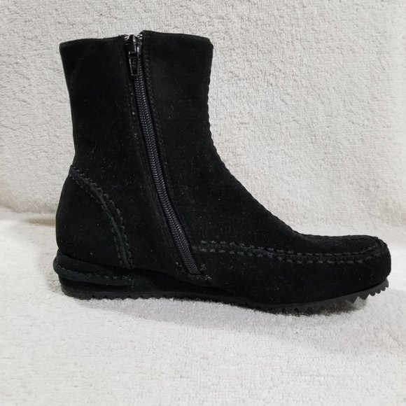 Nine West NWOT flat black angle boots - Picture 2 of 7